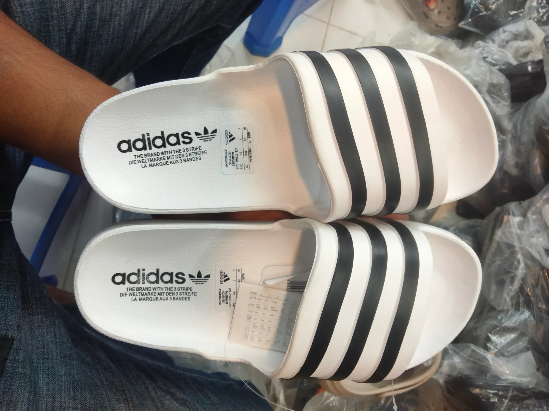 Adidas Classic Slides (42)